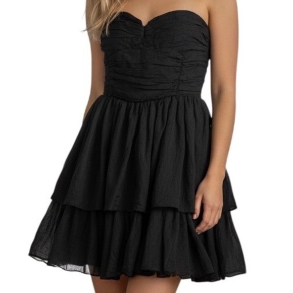 H&M Dresses & Skirts - H&M Black Strapless Ruffled Tiered Dress Sweetheart Neckline Party Cocktail